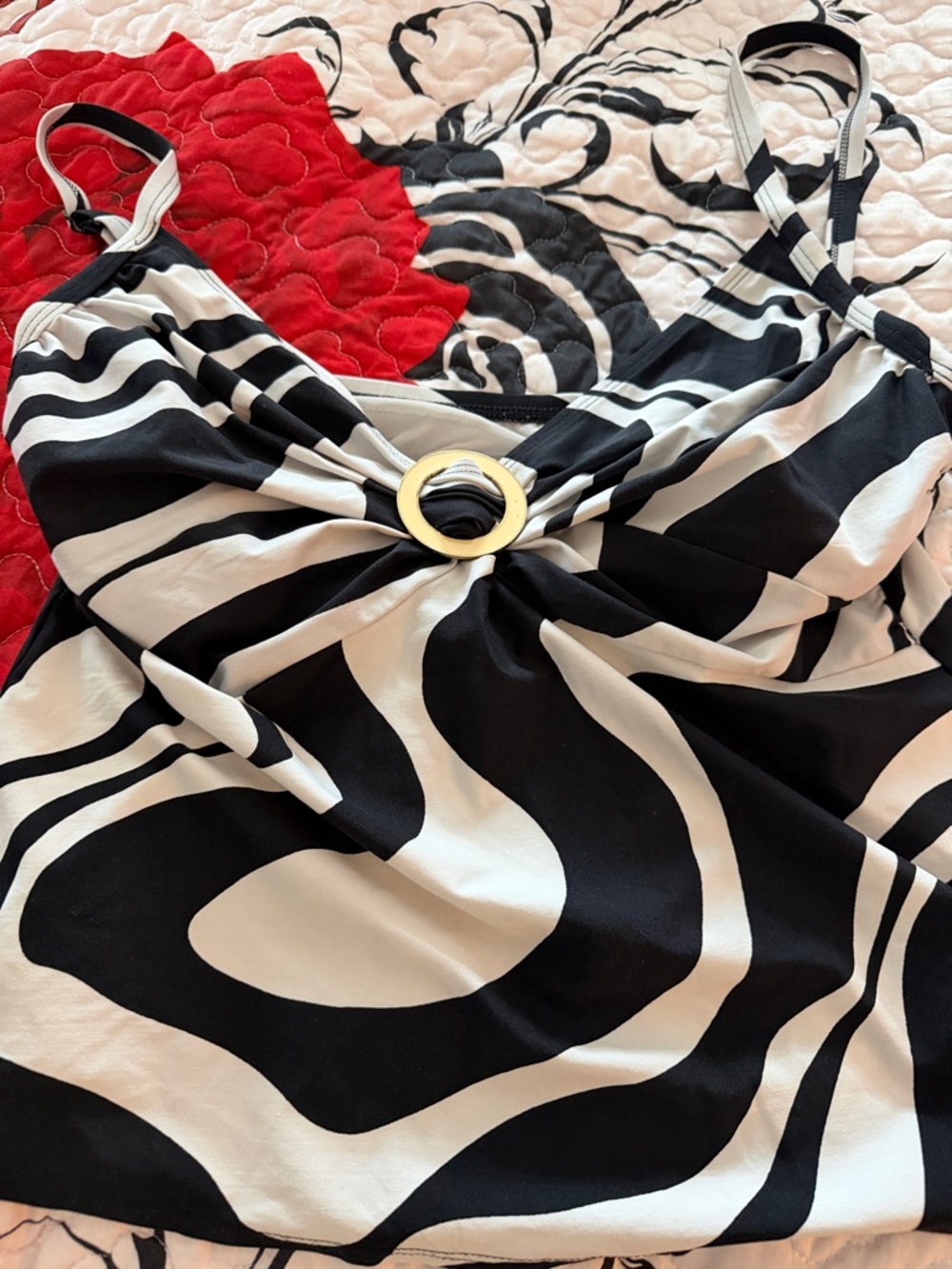 Black & White Swirl Tank with Decorative Ring